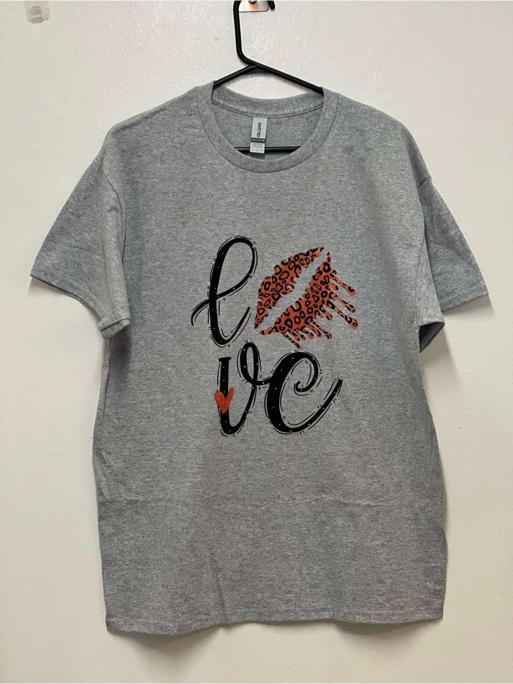Gildan Gray Short Sleeve Tee with Love Lips Script - Picture 3 of 9